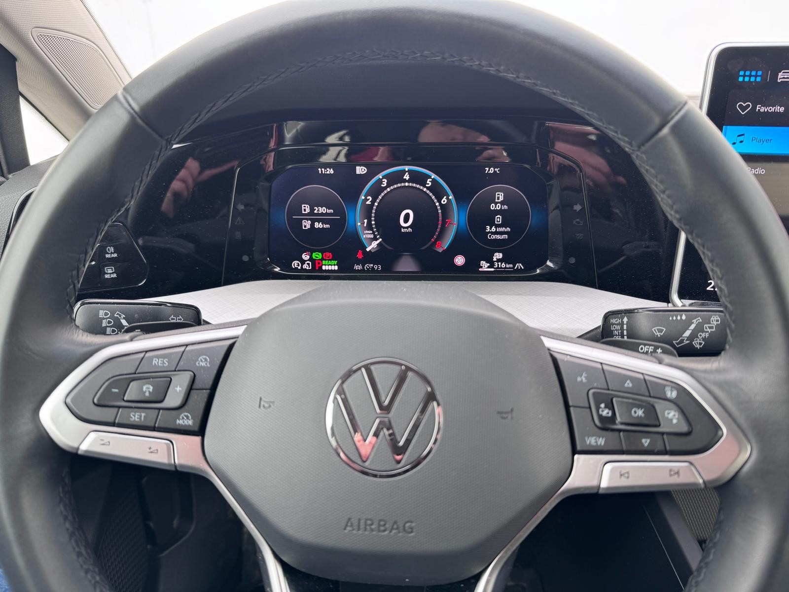 VOLKSWAGEN Golf 2025 — imagine 7