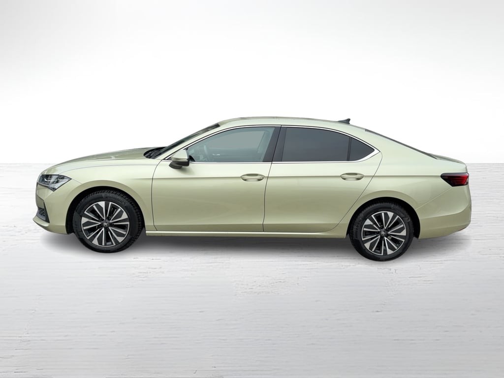 SKODA Superb 2025 — imagine 2