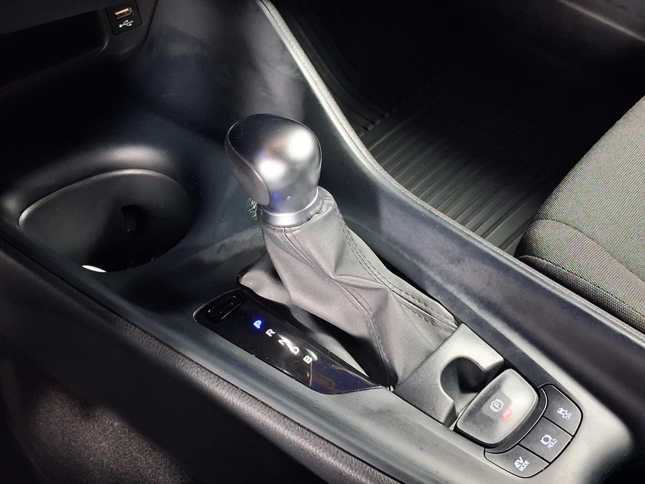 TOYOTA C-HR CENTER 1.8HSD 98CP 2021