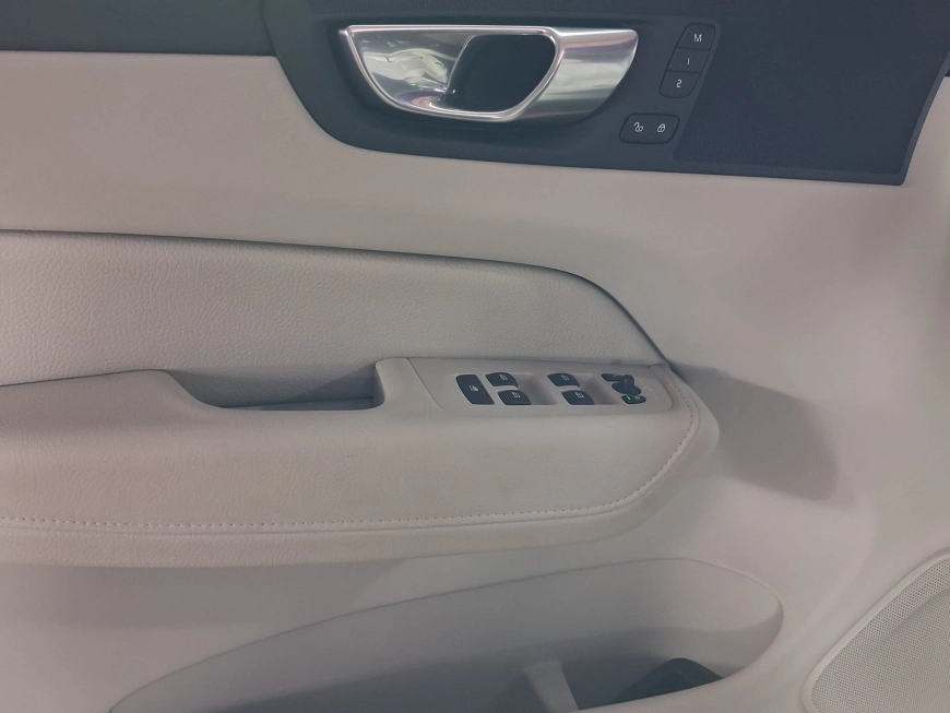 VOLVO XC60 INSCRIPTION 4WDB4D-HYBRID 197CP 2020