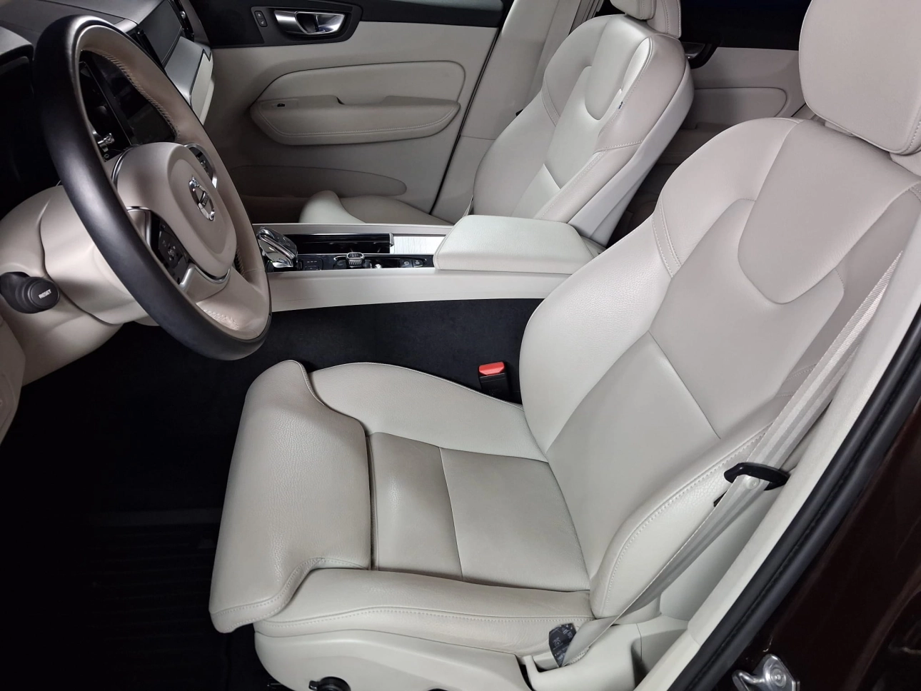 VOLVO XC60 INSCRIPTION 4WDB4D-HYBRID 197CP 2020