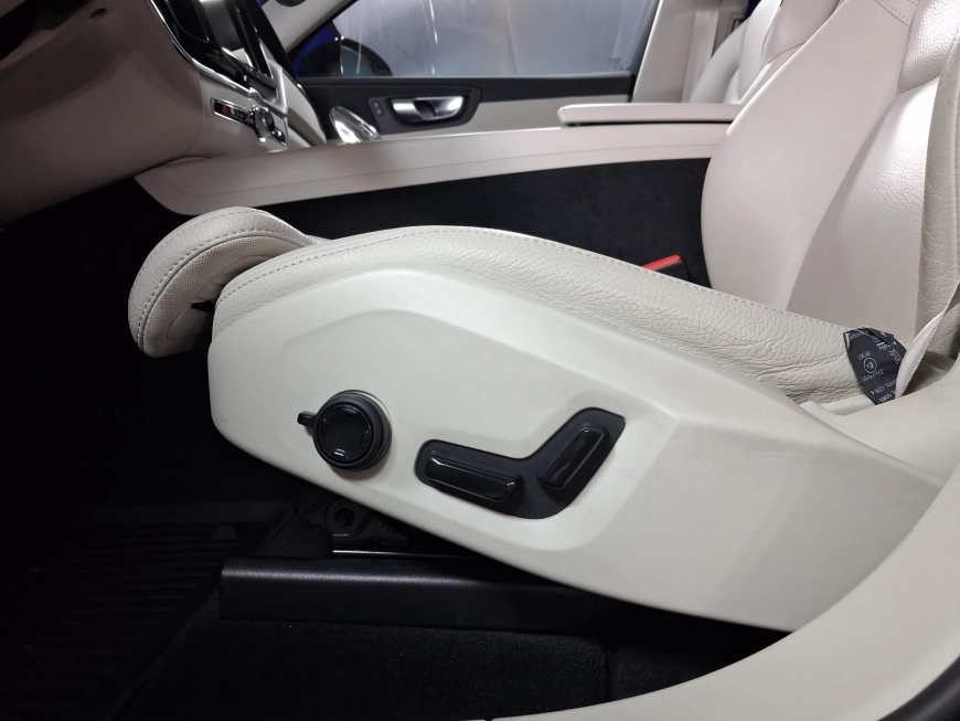 VOLVO XC60 INSCRIPTION 4WDB4D-HYBRID 197CP 2020