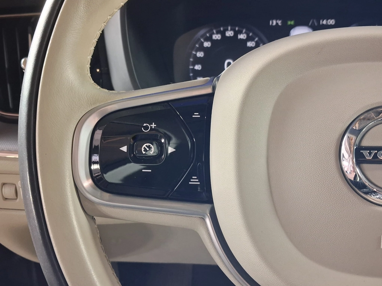 VOLVO XC60 INSCRIPTION 4WDB4D-HYBRID 197CP 2020