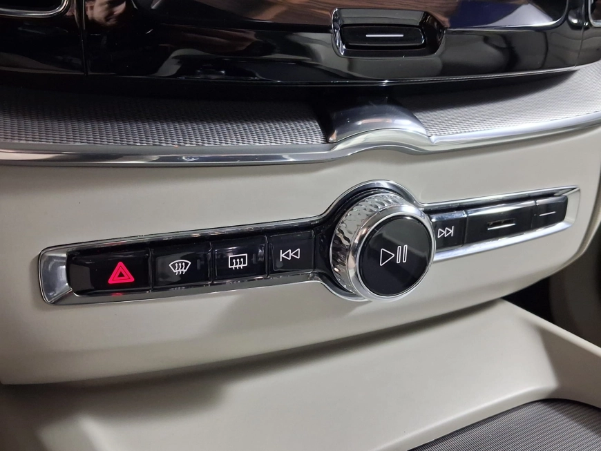 VOLVO XC60 INSCRIPTION 4WDB4D-HYBRID 197CP 2020