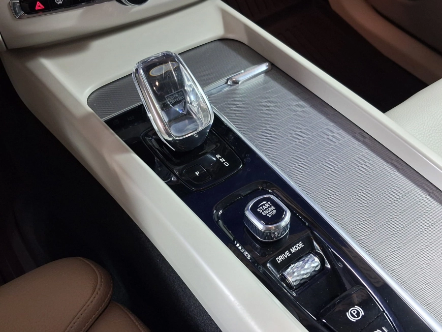 VOLVO XC60 INSCRIPTION 4WDB4D-HYBRID 197CP 2020