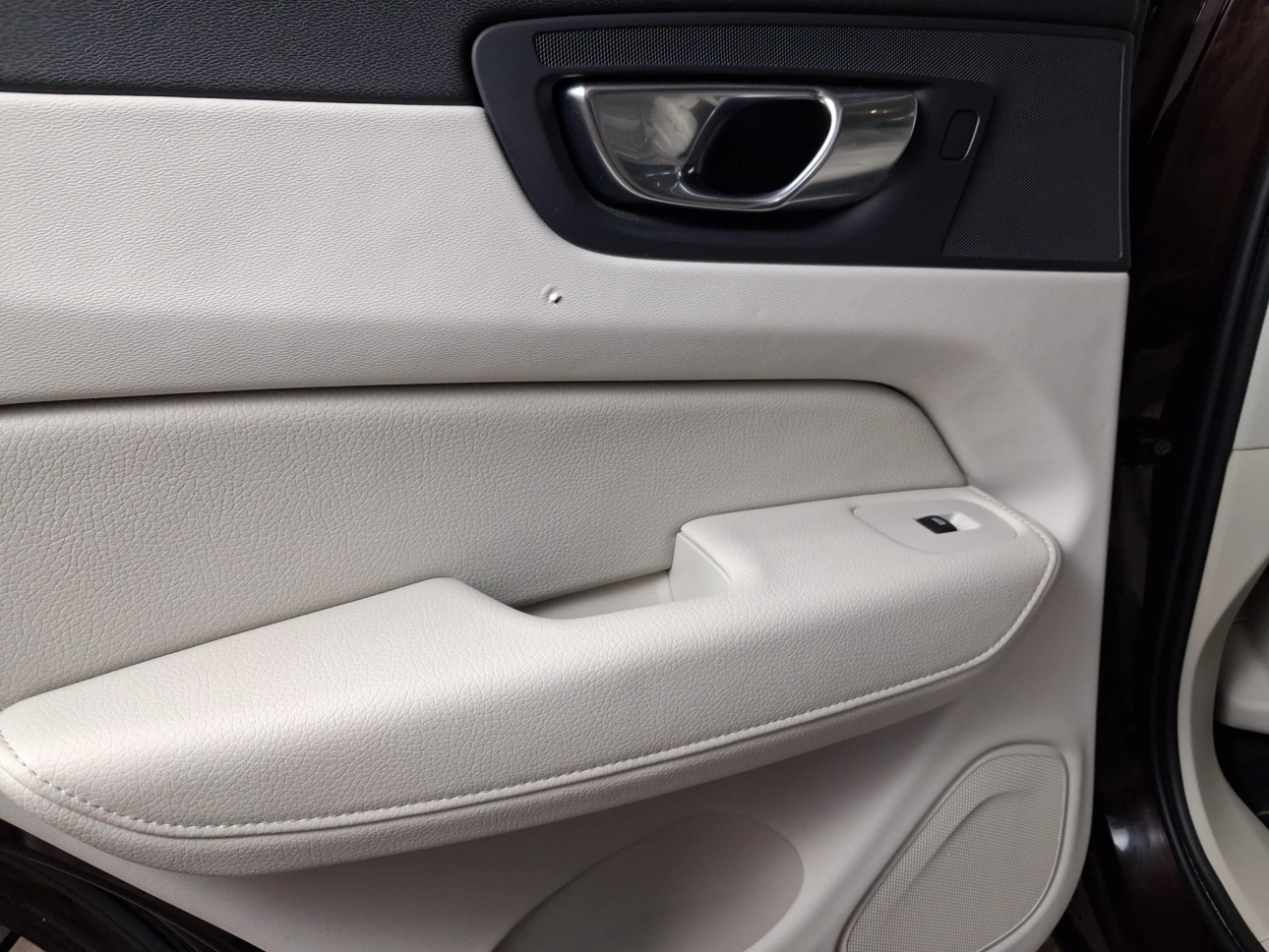 VOLVO XC60 INSCRIPTION 4WDB4D-HYBRID 197CP 2020