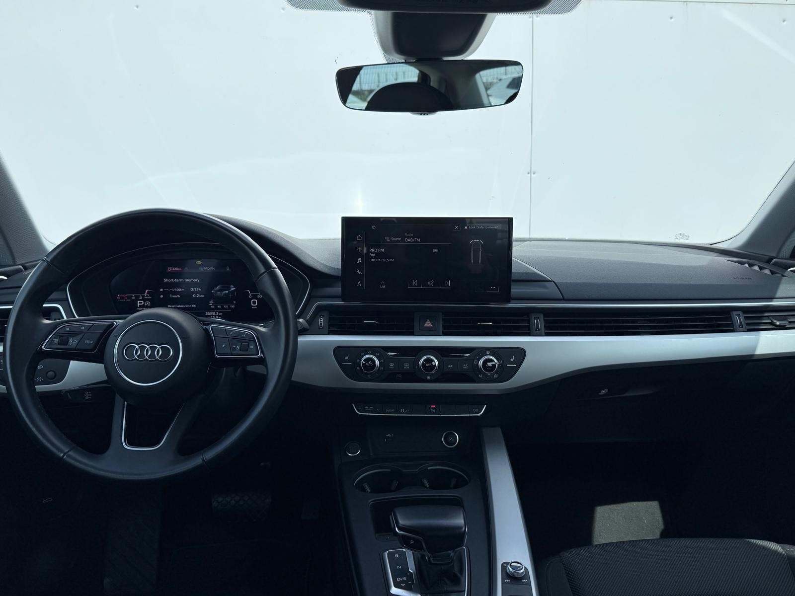 AUDI A4 2021 — imagine 9