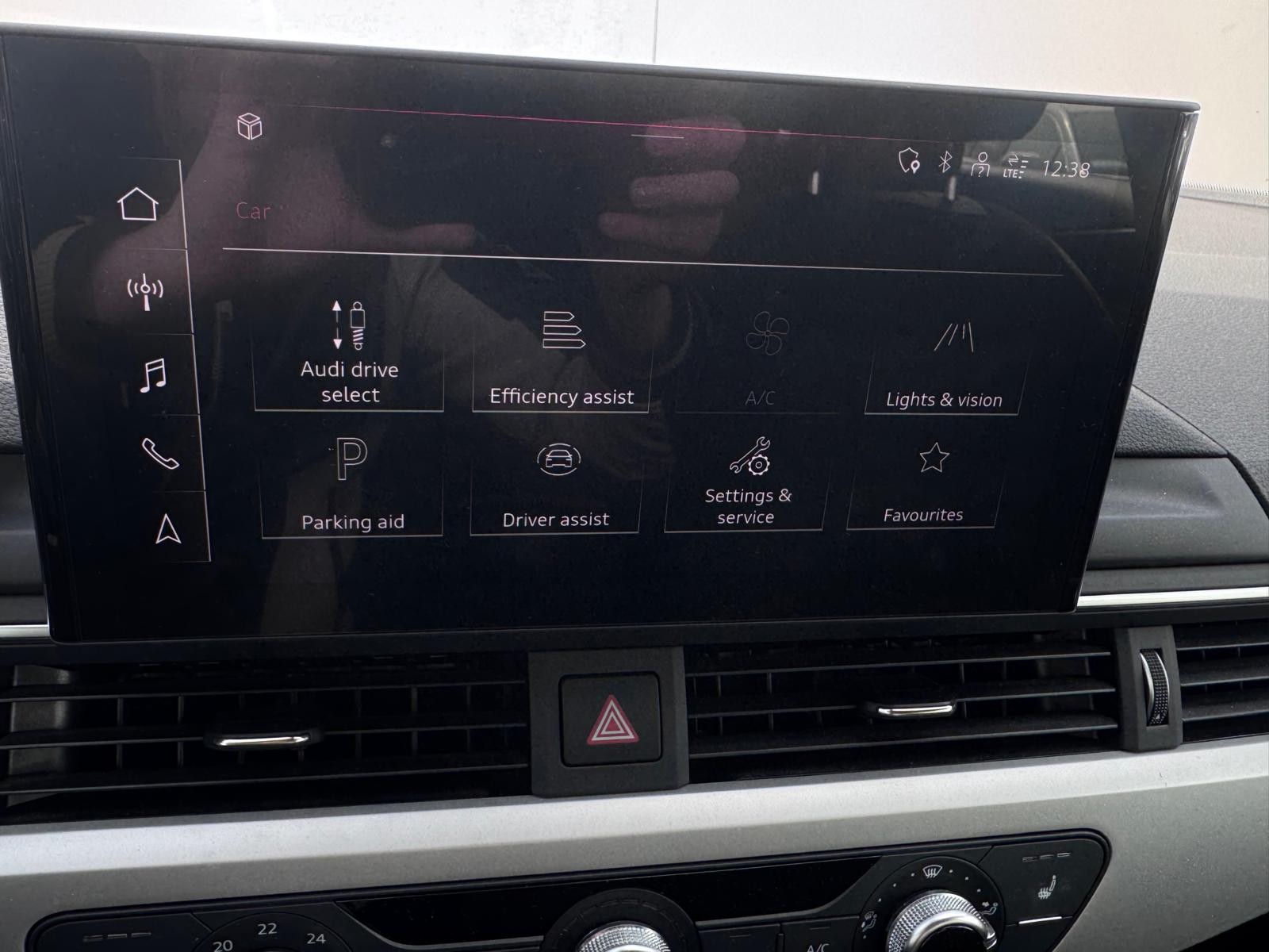 AUDI A4 2021 — imagine 14
