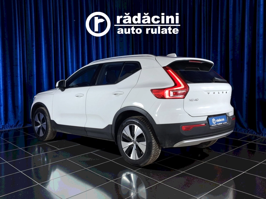 VOLVO XC 40 MOMENTUM HYBRID B4 MHEV  2.0TI  197CP 2021