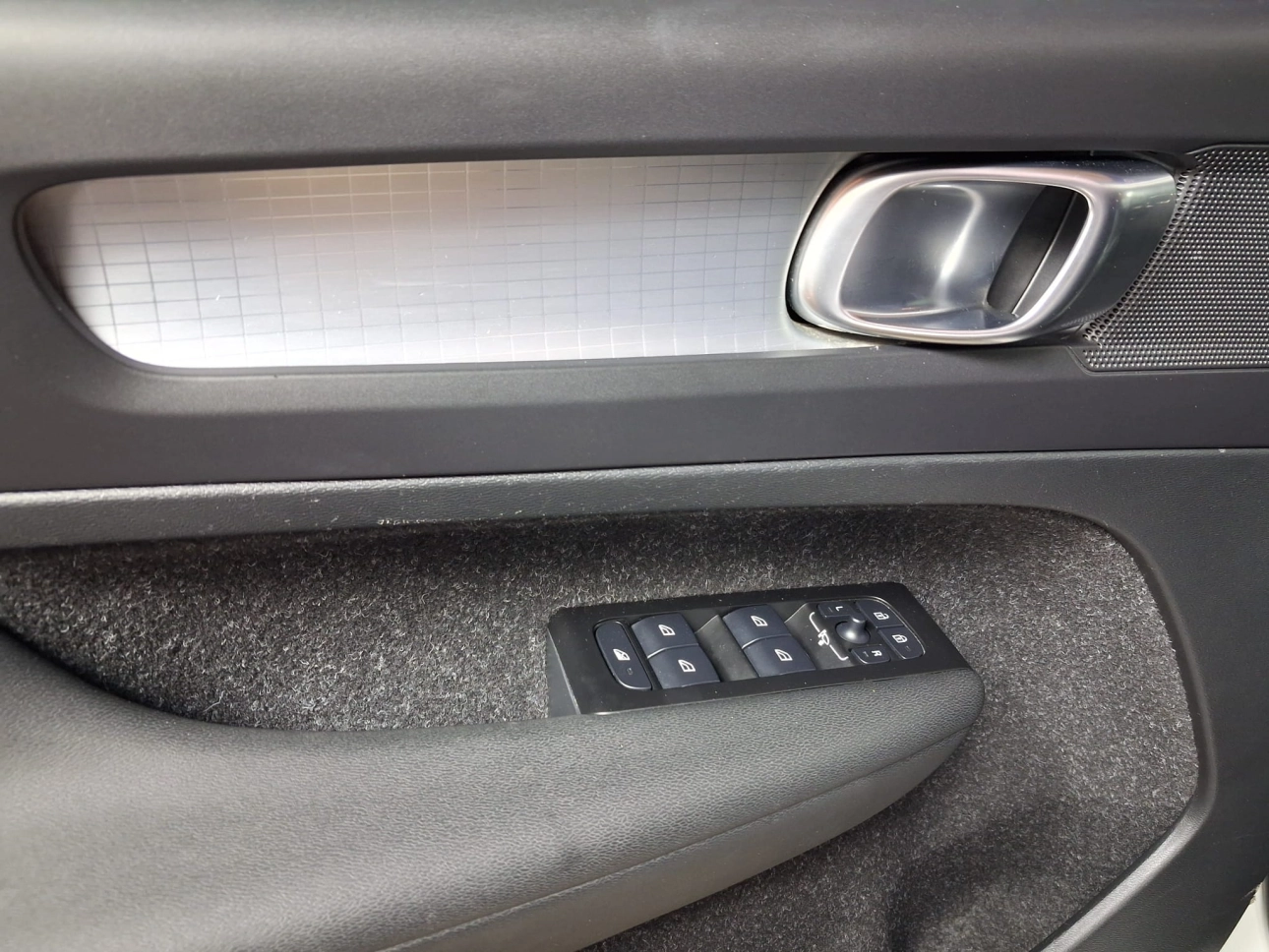 VOLVO XC 40 MOMENTUM HYBRID B4 MHEV  2.0TI  197CP 2021