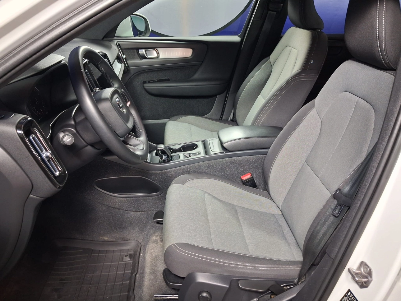 VOLVO XC 40 MOMENTUM HYBRID B4 MHEV  2.0TI  197CP 2021