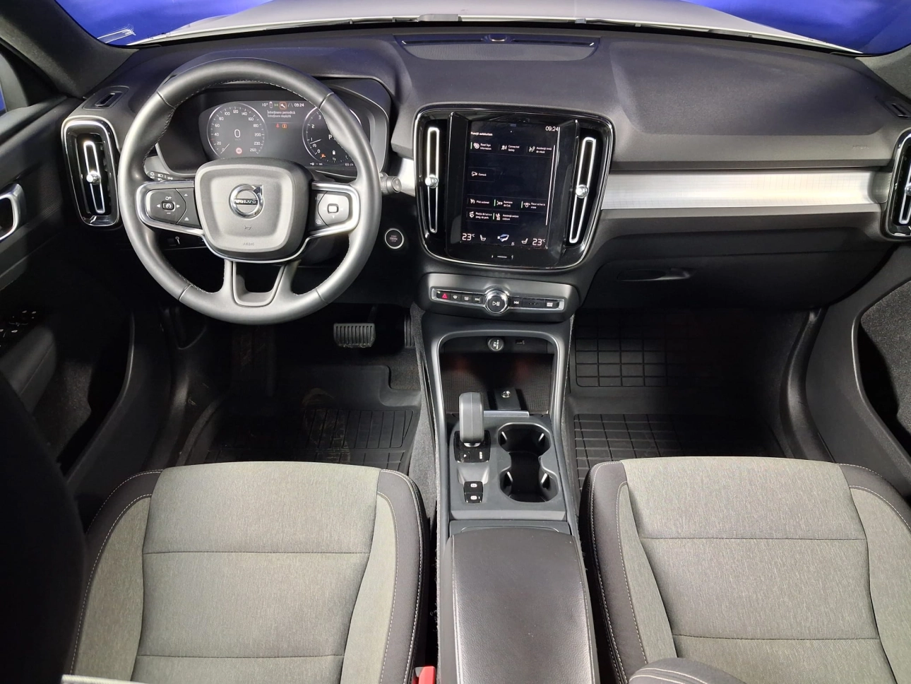 VOLVO XC 40 MOMENTUM HYBRID B4 MHEV  2.0TI  197CP 2021