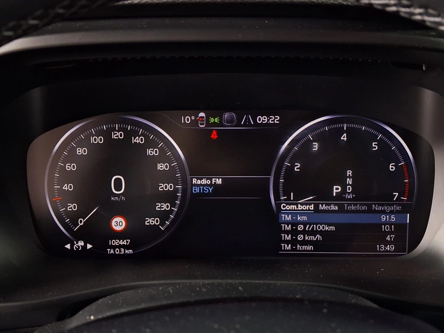 VOLVO XC 40 MOMENTUM HYBRID B4 MHEV  2.0TI  197CP 2021