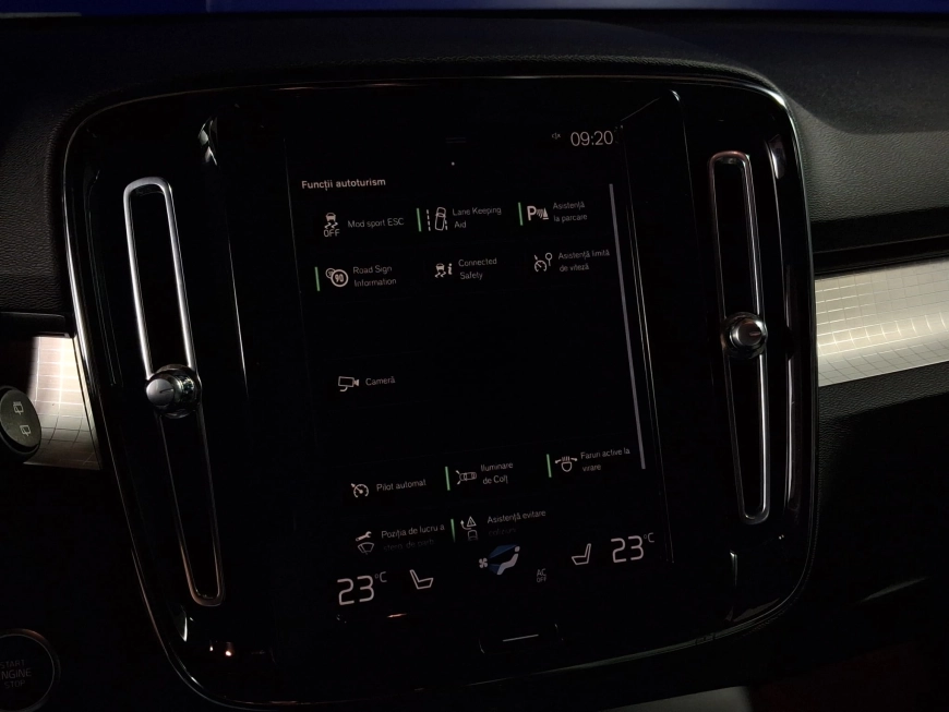 VOLVO XC 40 MOMENTUM HYBRID B4 MHEV  2.0TI  197CP 2021