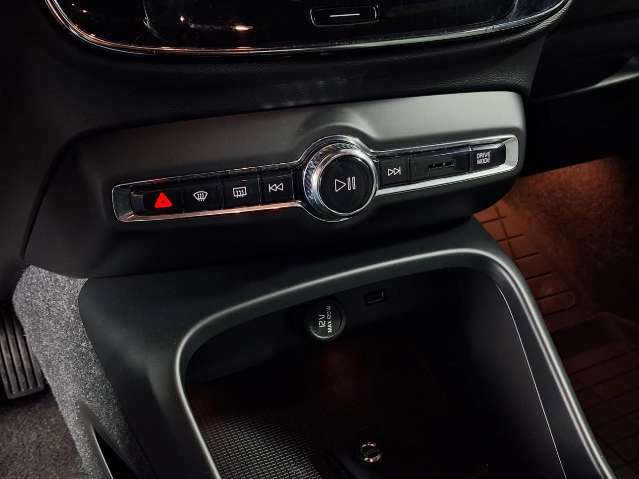 VOLVO XC 40 MOMENTUM HYBRID B4 MHEV  2.0TI  197CP 2021