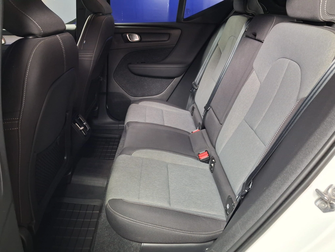 VOLVO XC 40 MOMENTUM HYBRID B4 MHEV  2.0TI  197CP 2021