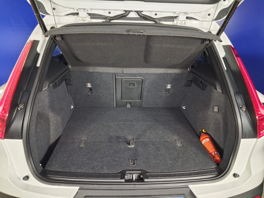 VOLVO XC 40 MOMENTUM HYBRID B4 MHEV  2.0TI  197CP 2021