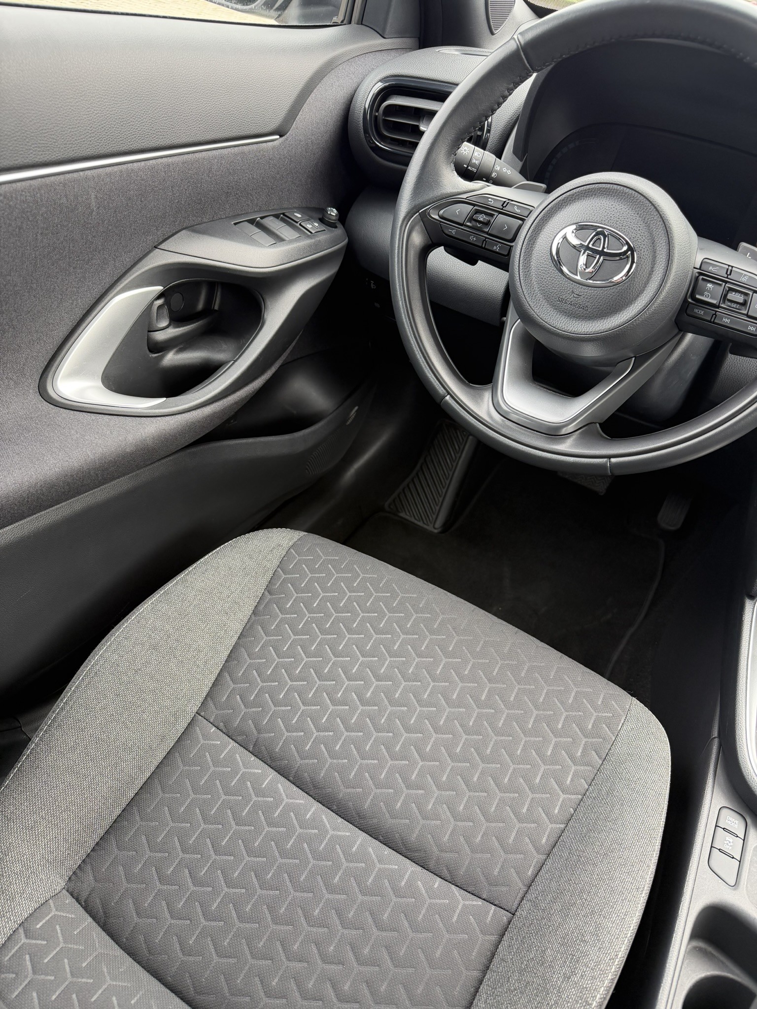 TOYOTA Yaris Cross 2023 — imagine 16