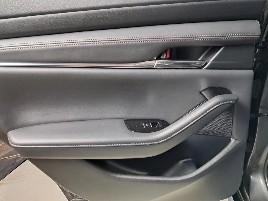 MAZDA 3 SKYACTIV X HYBRID 2.0i 186CP 2021