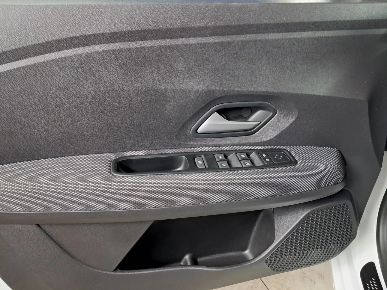 DACIA SANDERO 1.0i 91CP 2023