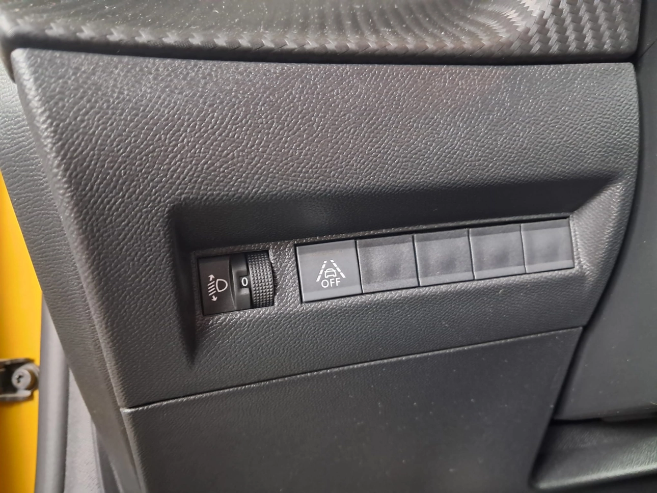 PEUGEOT 208 1.2i 75CP 2021