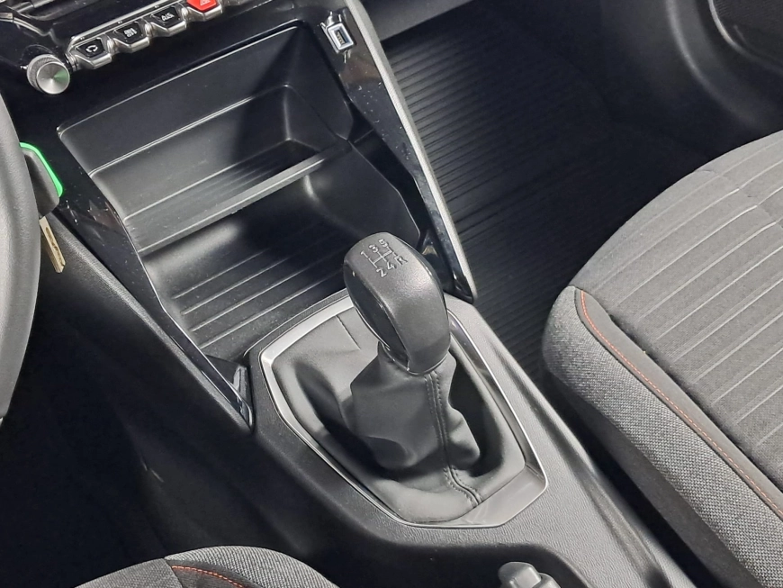 PEUGEOT 208 1.2i 75CP 2021