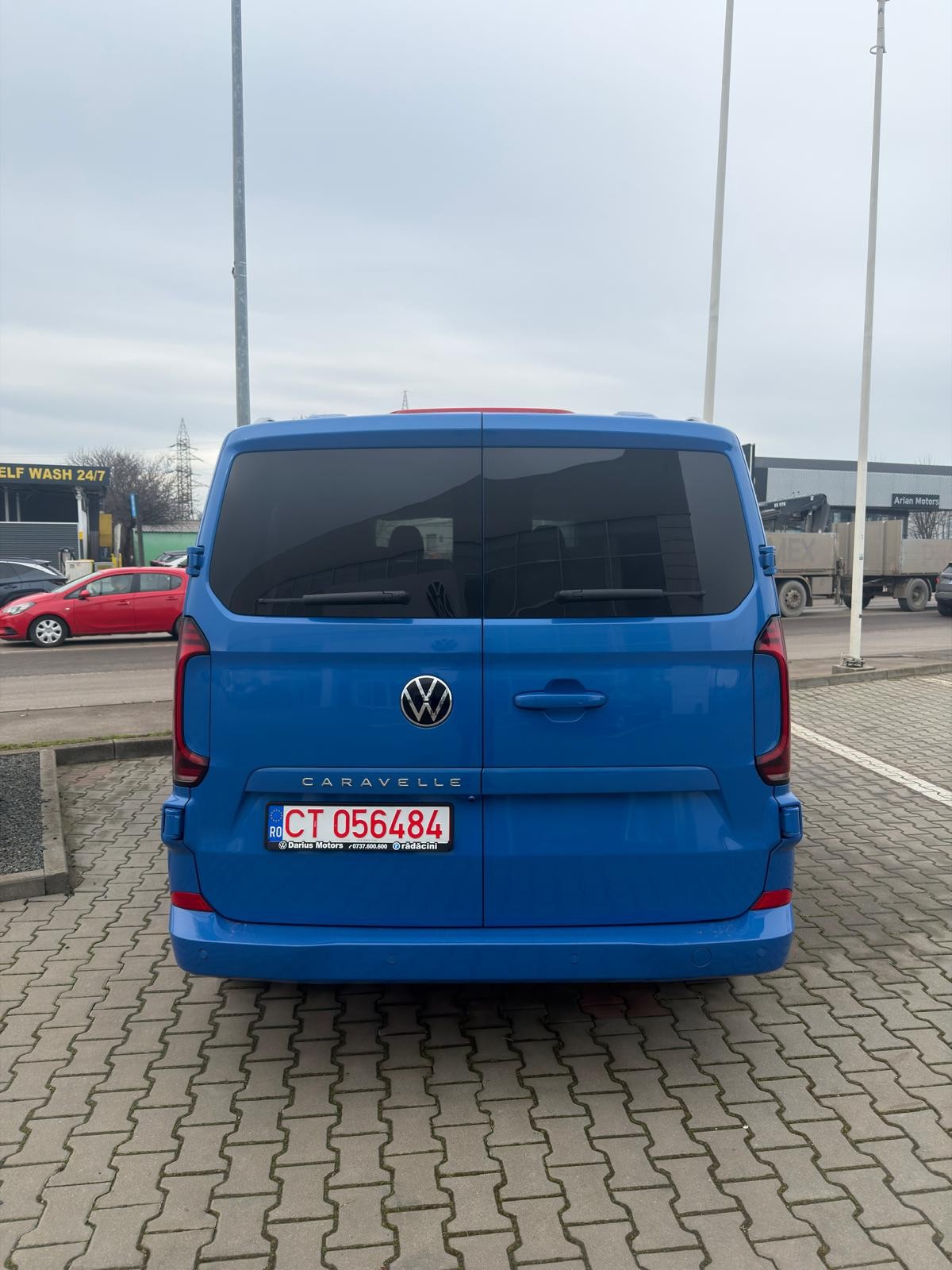 VOLKSWAGEN Caravelle 2025 — imagine 3