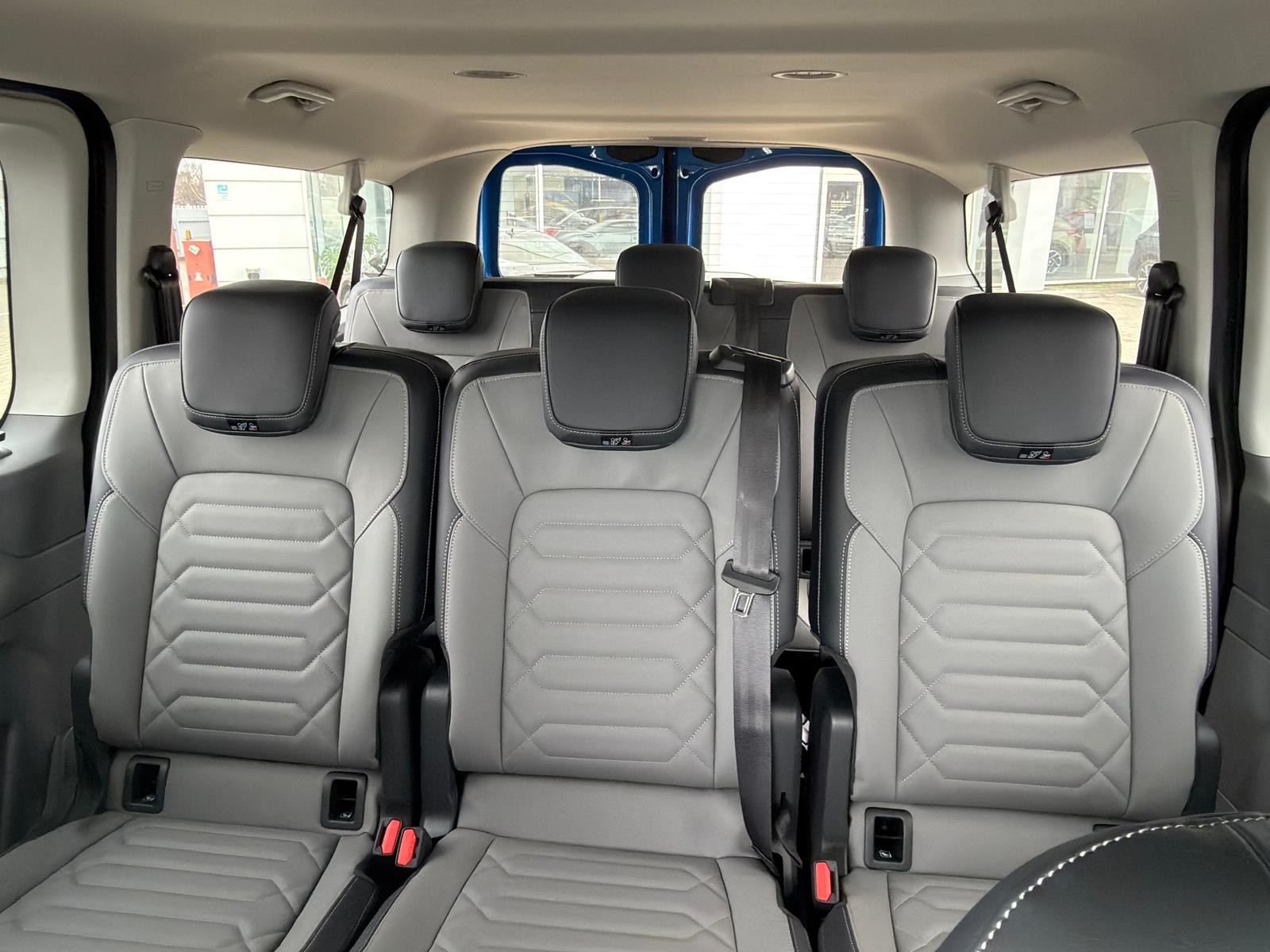 VOLKSWAGEN Caravelle 2025 — imagine 8
