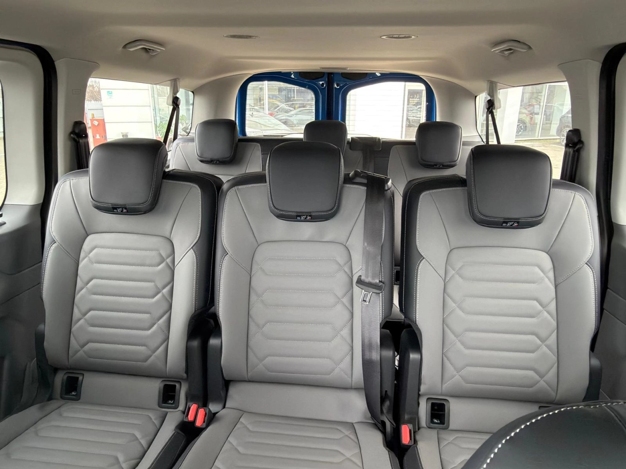 Volkswagen Caravelle Van 2025