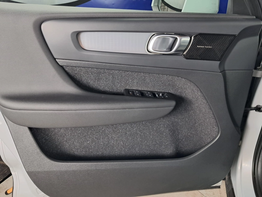 VOLVO XC 40 MOMENTUM PRO T2 163CP 2021