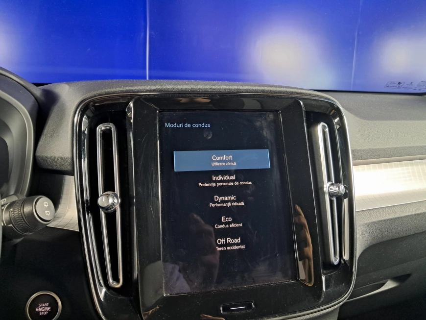 VOLVO XC 40 MOMENTUM PRO T2 163CP 2021