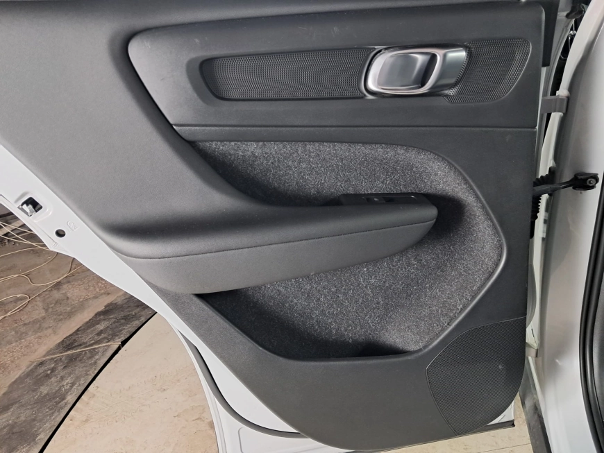 VOLVO XC 40 MOMENTUM PRO T2 163CP 2021