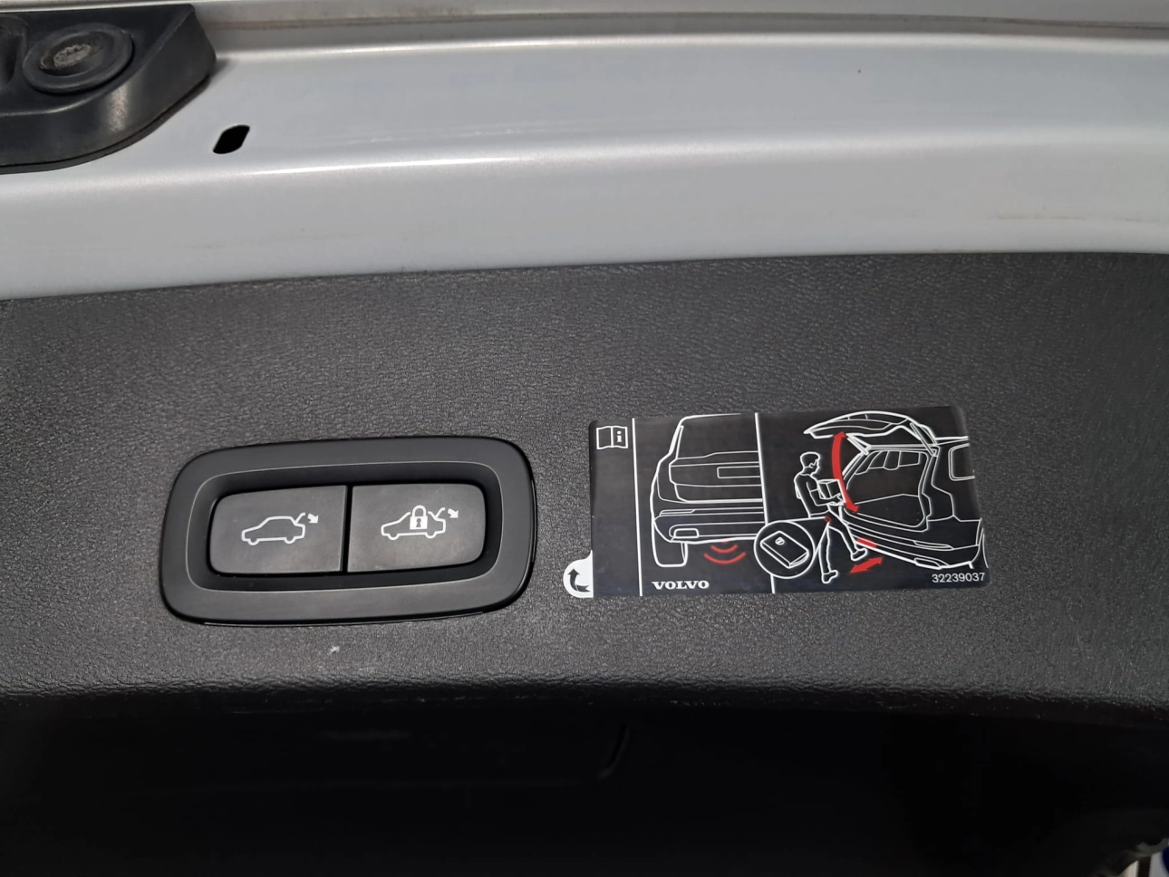 VOLVO XC 40 MOMENTUM PRO T2 163CP 2021