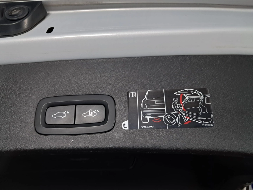 VOLVO XC 40 MOMENTUM PRO T2 163CP 2021