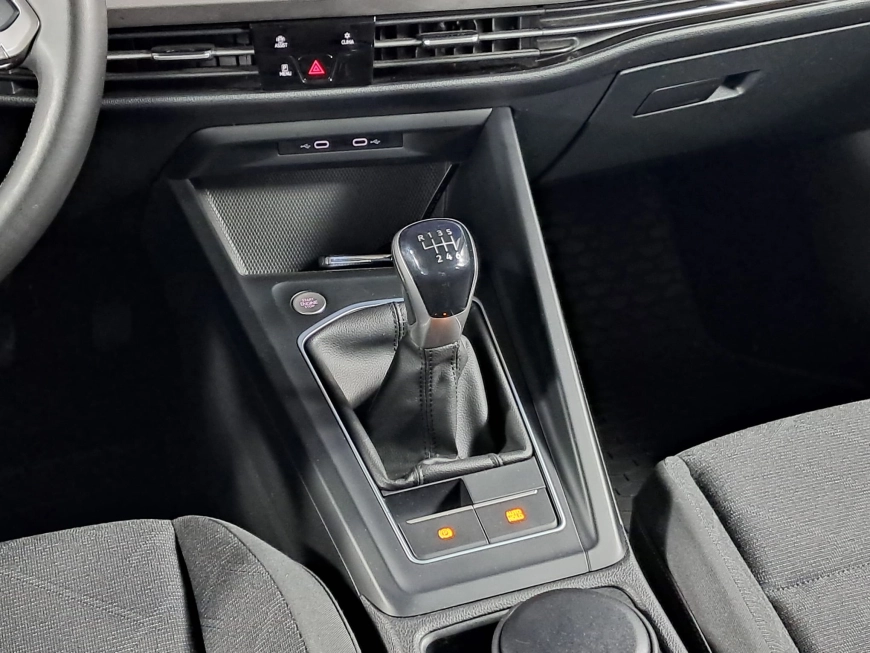 VOLKSWAGEN GOLF VIII LIFE 115CP 2021