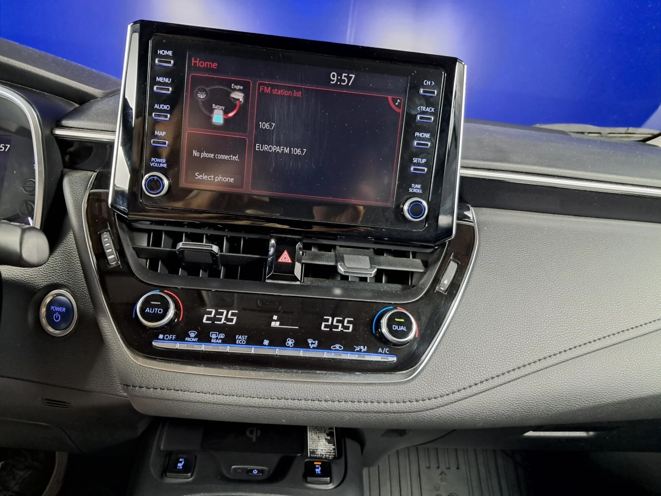 TOYOTA COROLLA DYNAMIC HYBRID HSE E-CVT 98CP 2022