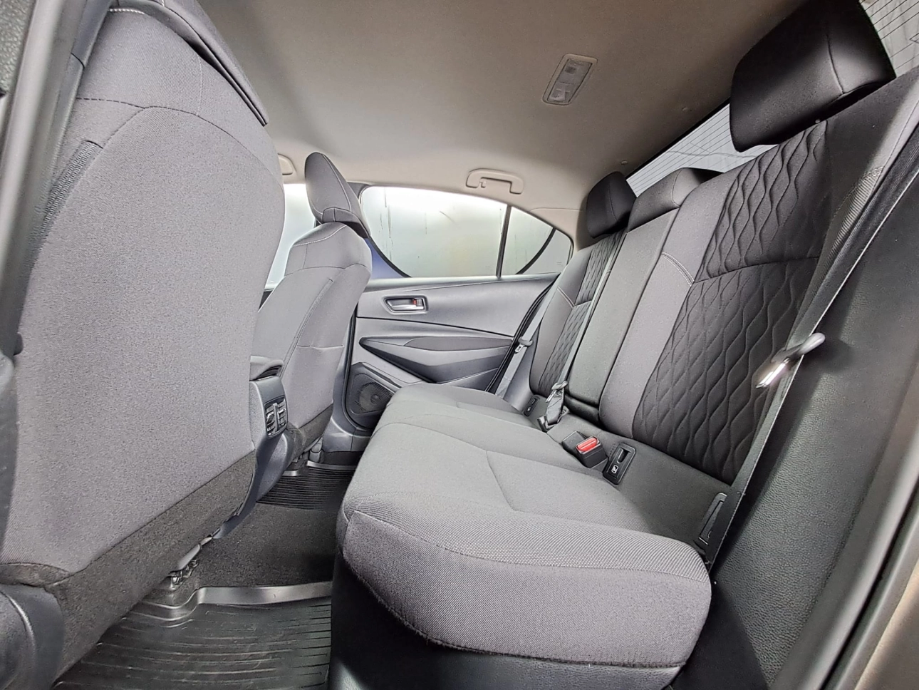 TOYOTA COROLLA DYNAMIC HYBRID HSE E-CVT 98CP 2022