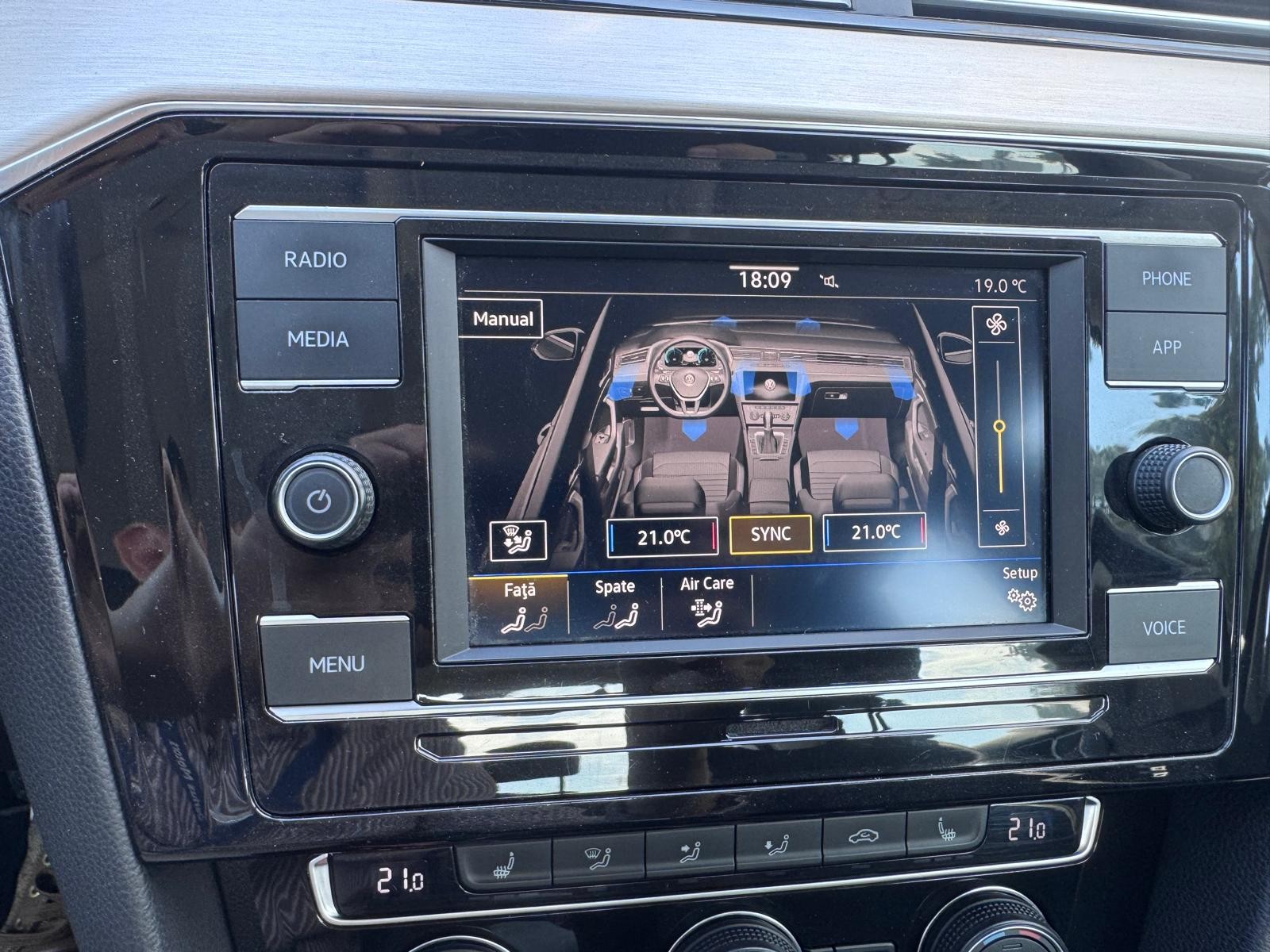 VOLKSWAGEN Passat 2019 — imagine 16