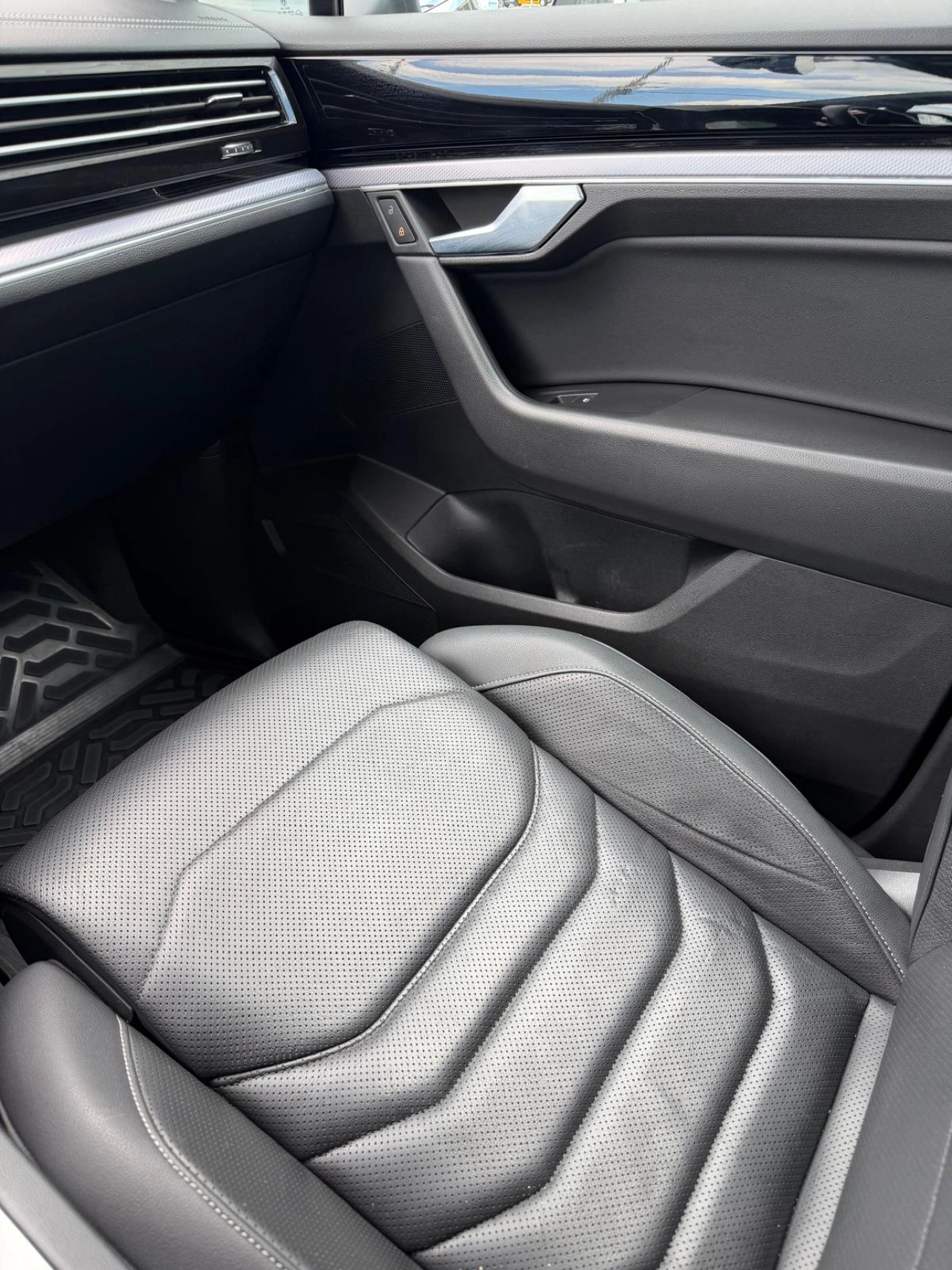 Volkswagen TOUAREG SUV 2020