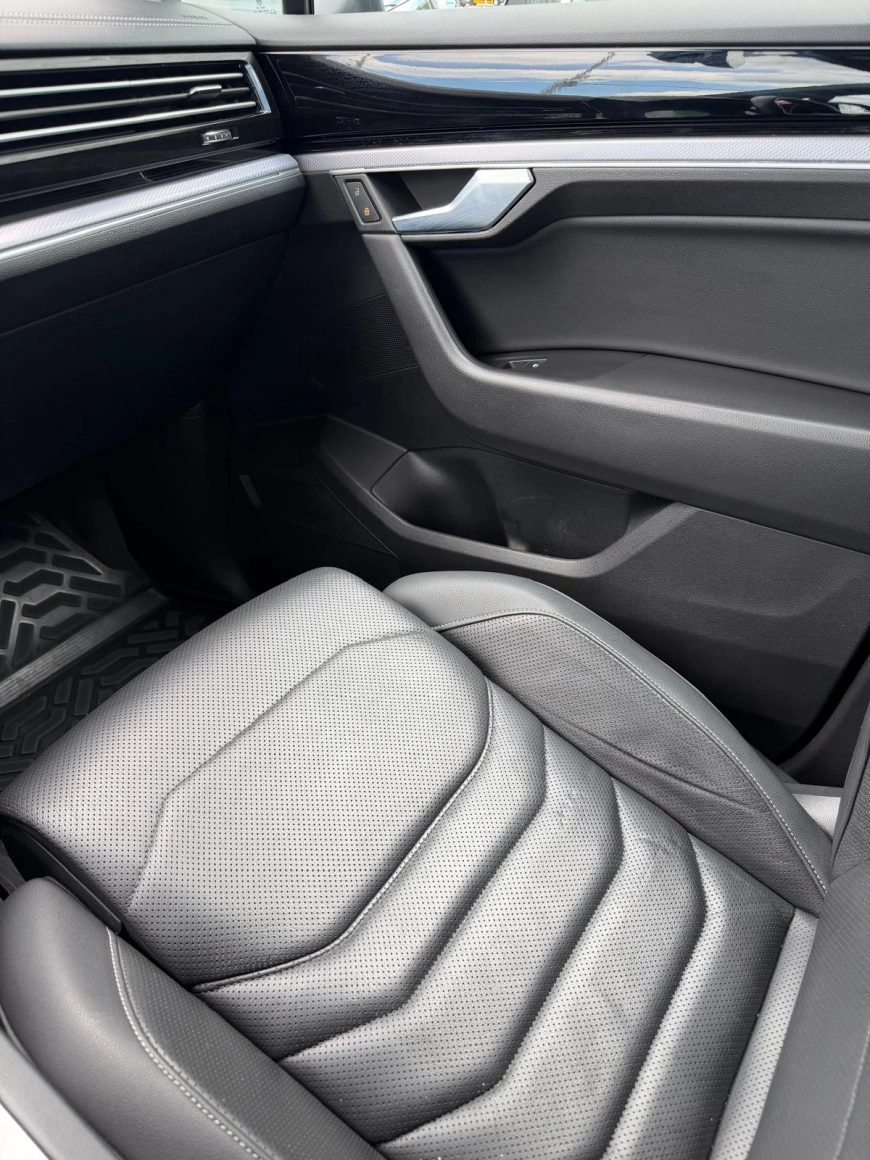 Volkswagen TOUAREG SUV 2020