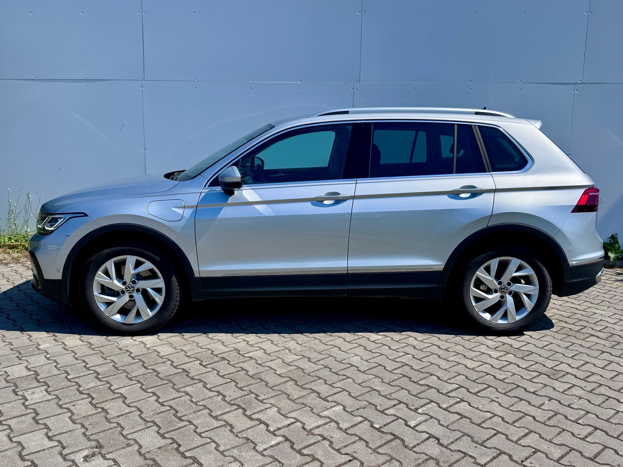VOLKSWAGEN Tiguan 2023 — imagine 3