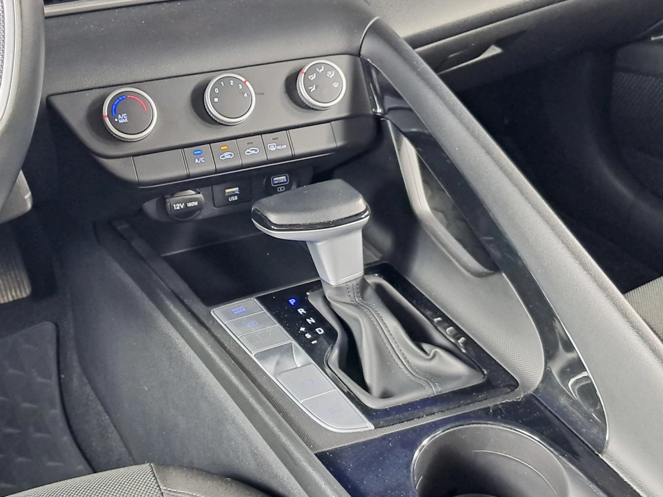 HYUNDAI ELANTRA 1.6i 122 CP 2022