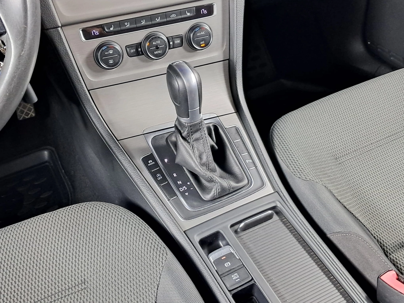 VOLKSWAGEN GOLF VII Comfortline 1.6TDI DSG 110CP 2016
