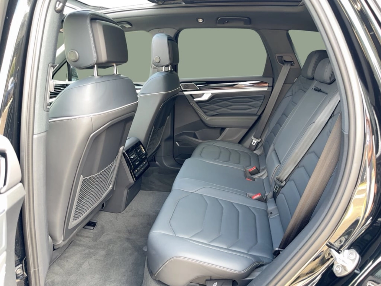 Volkswagen Touareg R-Line SUV 2025