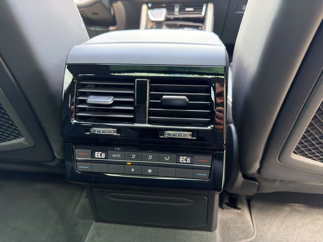 Volkswagen Touareg R-Line SUV 2025
