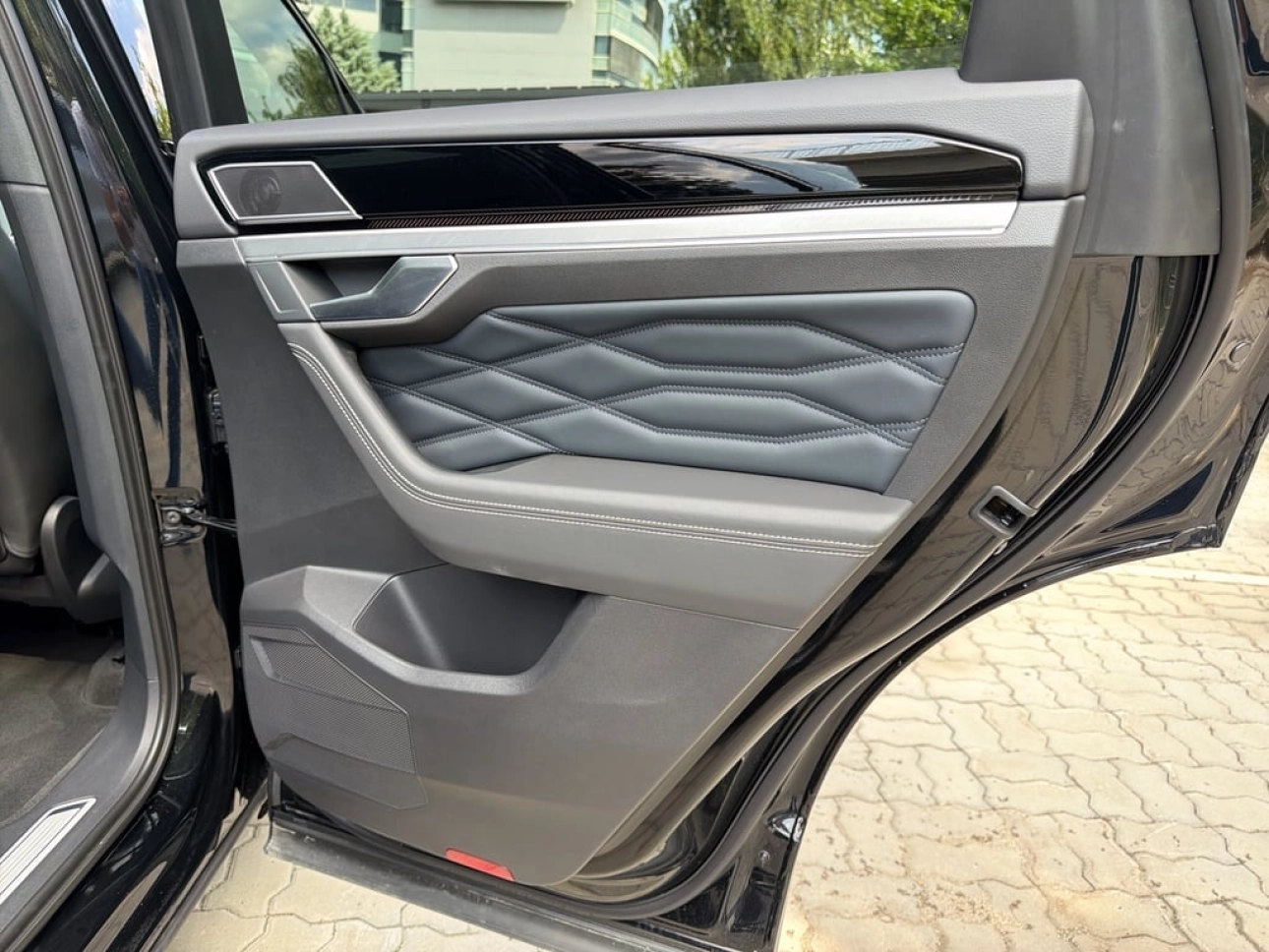 Volkswagen Touareg R-Line SUV 2025