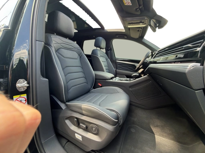 Volkswagen Touareg R-Line SUV 2025