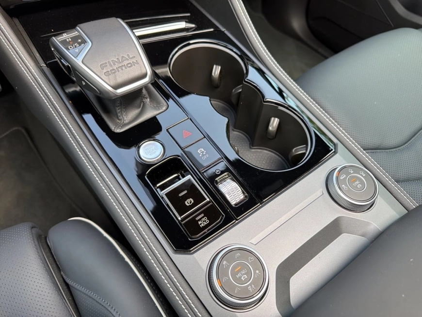 Volkswagen Touareg R-Line SUV 2025