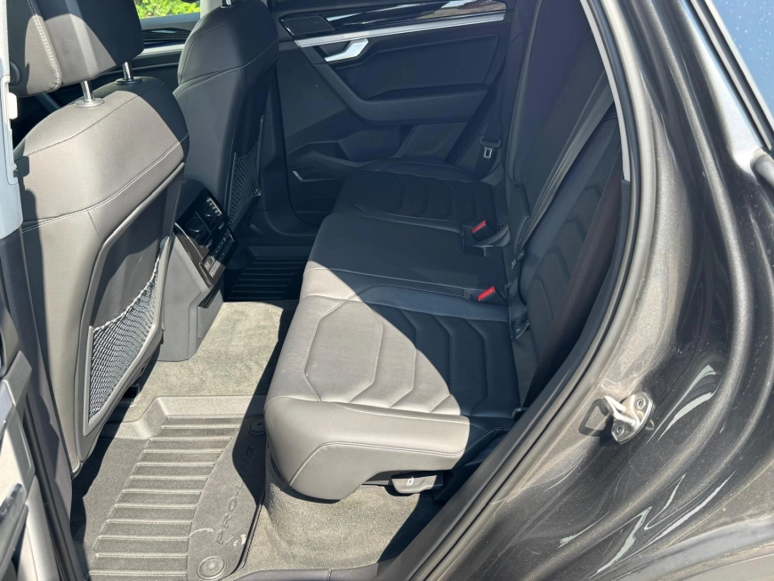 Volkswagen TOUAREG SUV 2022