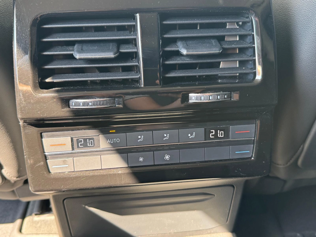 Volkswagen TOUAREG SUV 2022